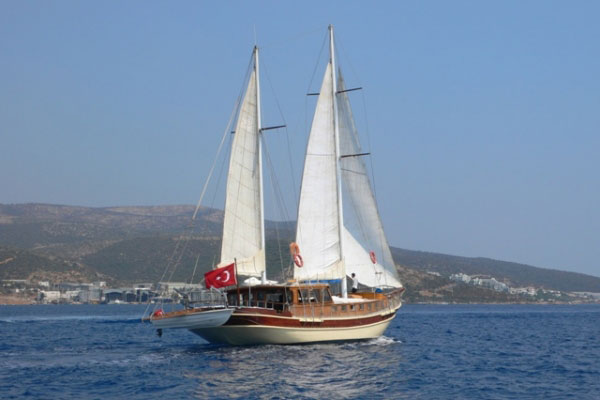 Rent a turkish yacht