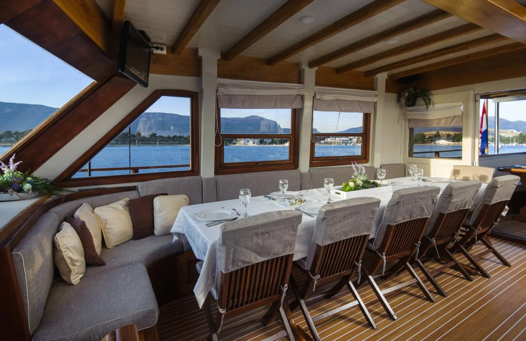 8 cabins gulet for rent in Croatia