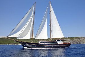 Motorsailer Slow Live Greece
